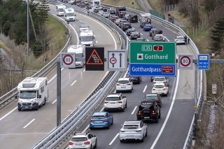 Ce week-end est un des plus denses sur l'autoroute du Gothard avec le chassé-croisé entre juillettistes et aoûtiens (Photo d'illustration).